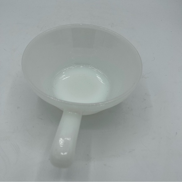 Vintage FIRE-KING WHITE BEEHIVE SOUP BOWL w/ HANDLE Ovenware Made in USA - Picture 7 of 9